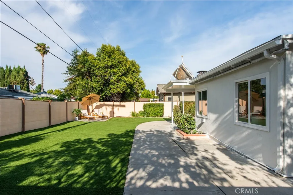 17007 Bassett Street, Lake Balboa, California 91406 home-pic-35